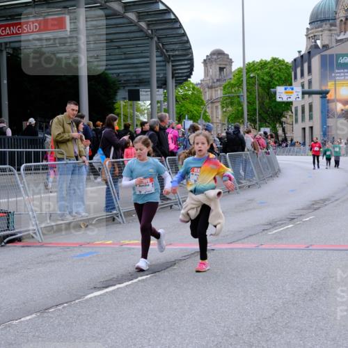 25.04.2026 - Das Zehntel Tim E. http://msf.ph/oto/9579447 25.04.2026 11:10:15 Ziel 7351, 7530, 7534 meine-sportfotos.de