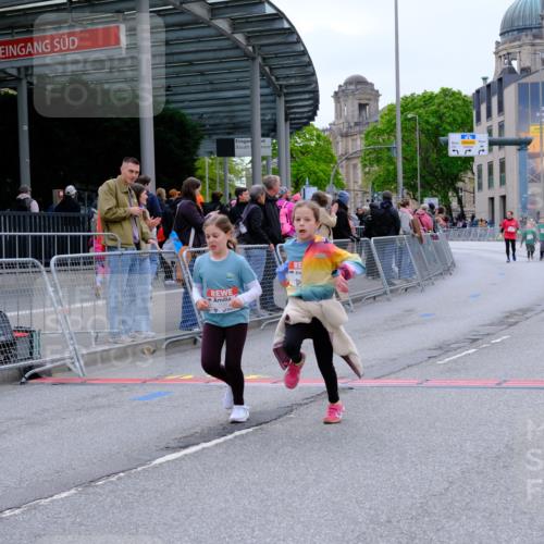 25.04.2026 - Das Zehntel Tim E. http://msf.ph/oto/9579448 25.04.2026 11:10:15 Ziel 7351, 7530, 7534 meine-sportfotos.de