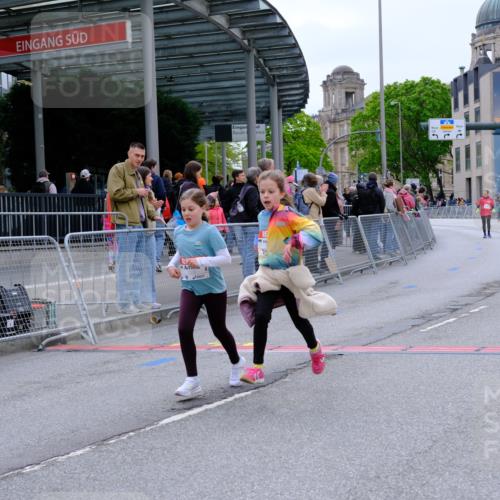25.04.2026 - Das Zehntel Tim E. http://msf.ph/oto/9579449 25.04.2026 11:10:15 Ziel 7351, 7530, 7534 meine-sportfotos.de