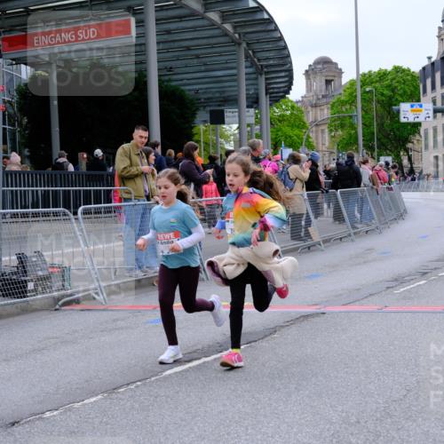 25.04.2026 - Das Zehntel Tim E. http://msf.ph/oto/9579450 25.04.2026 11:10:15 Ziel 7351, 7530, 7534 meine-sportfotos.de