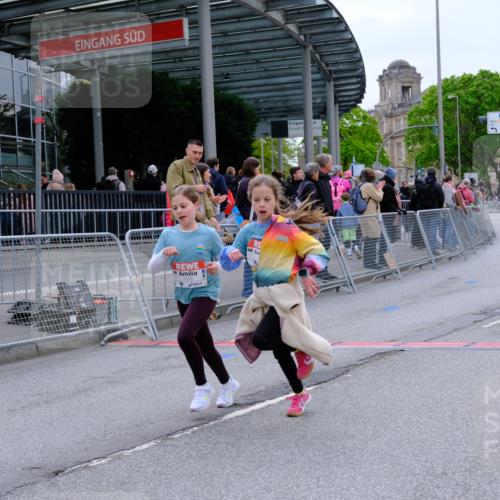25.04.2026 - Das Zehntel Tim E. http://msf.ph/oto/9579452 25.04.2026 11:10:16 Ziel 7530, 7534 meine-sportfotos.de