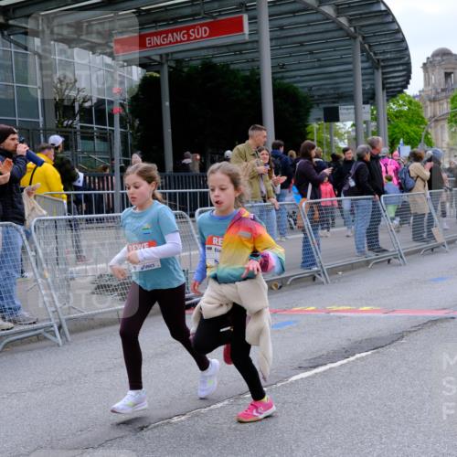 25.04.2026 - Das Zehntel Tim E. http://msf.ph/oto/9579455 25.04.2026 11:10:16 Ziel 7530, 7534 meine-sportfotos.de