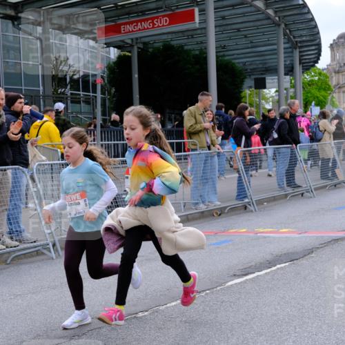 25.04.2026 - Das Zehntel Tim E. http://msf.ph/oto/9579456 25.04.2026 11:10:16 Ziel 7530, 7534 meine-sportfotos.de