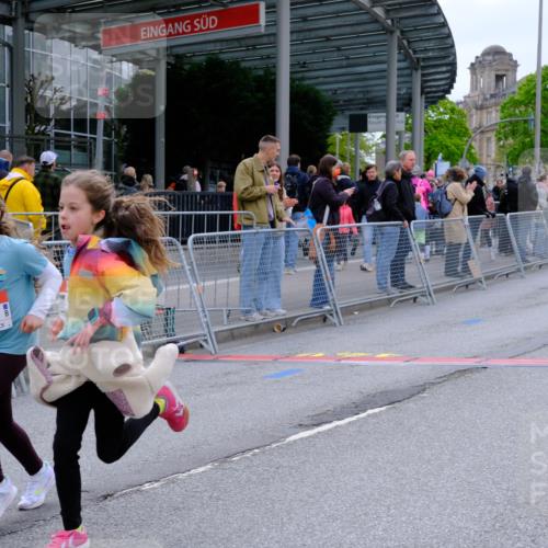25.04.2026 - Das Zehntel Tim E. http://msf.ph/oto/9579457 25.04.2026 11:10:16 Ziel 7530, 7534 meine-sportfotos.de