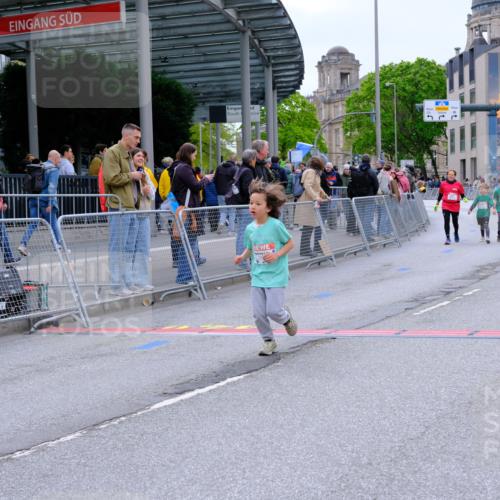 25.04.2026 - Das Zehntel Tim E. http://msf.ph/oto/9579460 25.04.2026 11:10:24 Ziel 5086, 5175, 5982, 5986, 7792 meine-sportfotos.de