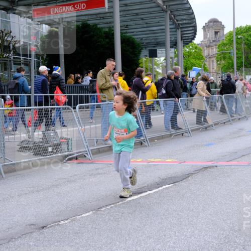 25.04.2026 - Das Zehntel Tim E. http://msf.ph/oto/9579463 25.04.2026 11:10:25 Ziel 5086, 5175, 5982, 5986, 7792 meine-sportfotos.de