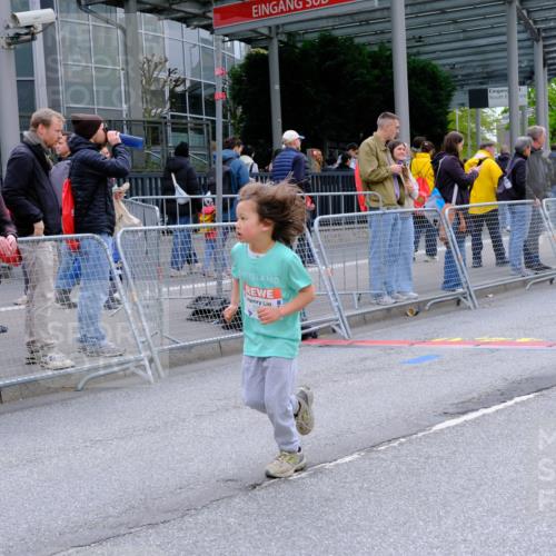 25.04.2026 - Das Zehntel Tim E. http://msf.ph/oto/9579471 25.04.2026 11:10:25 Ziel 5086, 5175, 5982, 5986, 7792 meine-sportfotos.de
