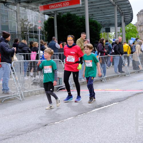 25.04.2026 - Das Zehntel Tim E. http://msf.ph/oto/9579486 25.04.2026 11:10:34 Ziel 7783, 7792 meine-sportfotos.de