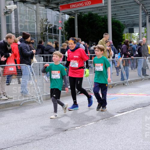 25.04.2026 - Das Zehntel Tim E. http://msf.ph/oto/9579490 25.04.2026 11:10:35 Ziel 7783, 7792 meine-sportfotos.de