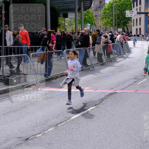 25.04.2026 - Das Zehntel Tim E. http://msf.ph/oto/9579510 25.04.2026 11:11:15 Ziel 5085, 6447, 6451 meine-sportfotos.de