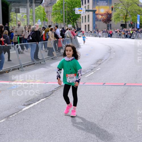 25.04.2026 - Das Zehntel Tim E. http://msf.ph/oto/9579517 25.04.2026 11:11:17 Ziel 5085, 6447, 6451 meine-sportfotos.de