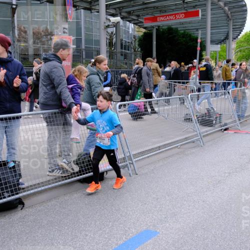 25.04.2026 - Das Zehntel Tim E. http://msf.ph/oto/9579553 25.04.2026 11:11:35 Ziel 6785 meine-sportfotos.de