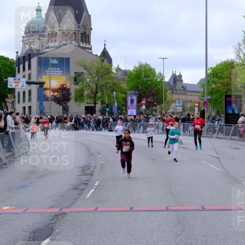 25.04.2026 - Das Zehntel Tim E. http://msf.ph/oto/9579569 25.04.2026 11:11:48 Ziel 5876, 5883, 7036 meine-sportfotos.de