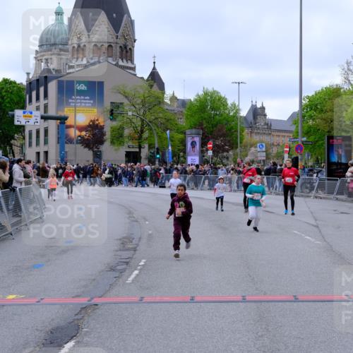 25.04.2026 - Das Zehntel Tim E. http://msf.ph/oto/9579570 25.04.2026 11:11:48 Ziel 5876, 5883, 7036 meine-sportfotos.de