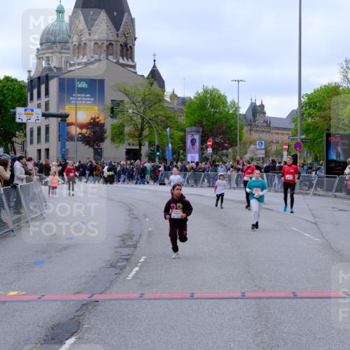 25.04.2026 - Das Zehntel Tim E. http://msf.ph/oto/9579571 25.04.2026 11:11:48 Ziel 5876, 5883, 7036 meine-sportfotos.de