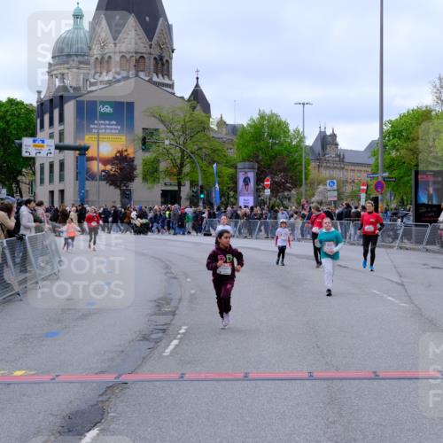 25.04.2026 - Das Zehntel Tim E. http://msf.ph/oto/9579572 25.04.2026 11:11:48 Ziel 5876, 5883, 7036 meine-sportfotos.de