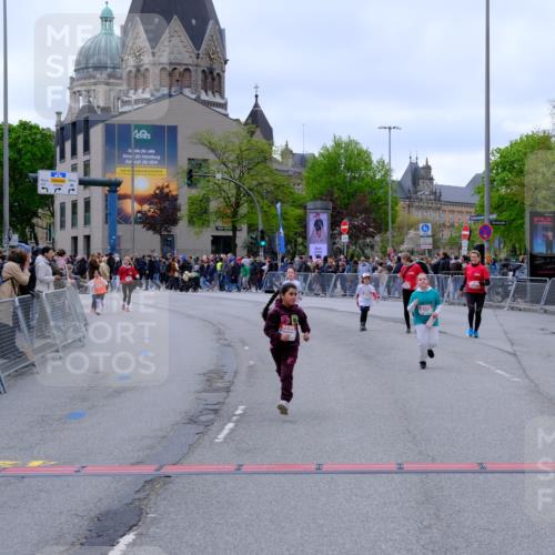 25.04.2026 - Das Zehntel Tim E. http://msf.ph/oto/9579573 25.04.2026 11:11:48 Ziel 5876, 5883, 7036 meine-sportfotos.de
