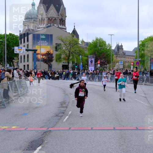 25.04.2026 - Das Zehntel Tim E. http://msf.ph/oto/9579574 25.04.2026 11:11:48 Ziel 5876, 5883, 7036 meine-sportfotos.de