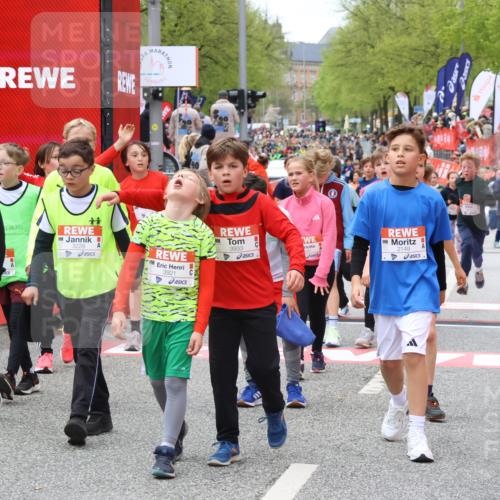 25.04.2026 - Das Zehntel Strokosch-Dieckow http://msf.ph/oto/9579609 25.04.2026 08:52:03 Ziel 1017, 1018, 1279, 1840, 2066, 2149, 2161, 2320, 2671, 2761, 3229, 3332, 3352, 3382, 3407, 3421, 3570, 3675, 4015, 1017, 1018, 1279, 1840, 2066, 2149, 2161, 2320, 2671, 2761, 3229, 3332, 3352, 3382, 3407, 3421, 3570, 3675, 4015 meine-sportfotos.de