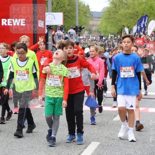 25.04.2026 - Das Zehntel Strokosch-Dieckow http://msf.ph/oto/9579625 25.04.2026 08:52:03 Ziel 1017, 1018, 1279, 1840, 2066, 2149, 2161, 2320, 2671, 2761, 3229, 3332, 3352, 3382, 3407, 3421, 3570, 3675, 4015, 1017, 1018, 1279, 1840, 2066, 2149, 2161, 2320, 2671, 2761, 3229, 3332, 3352, 3382, 3407, 3421, 3570, 3675, 4015 meine-sportfotos.de