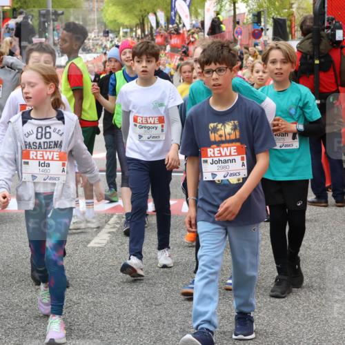 25.04.2026 - Das Zehntel Strokosch-Dieckow http://msf.ph/oto/9579712 25.04.2026 08:53:10 Ziel 1040, 1136, 1138, 1147, 1171, 1460, 1466, 1688, 2013, 2492, 2728, 2756, 2767, 2789, 2826, 3136, 3163, 3214, 3356, 3525, 3527, 1040, 1136, 1138, 1147, 1171, 1460, 1466, 1688, 2013, 2492, 2728, 2756, 2767, 2789, 2826, 3136, 3163, 3214, 3356, 3525, 3527 meine-sportfotos.de