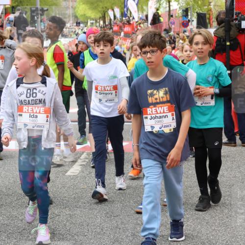 25.04.2026 - Das Zehntel Strokosch-Dieckow http://msf.ph/oto/9579714 25.04.2026 08:53:10 Ziel 1040, 1136, 1138, 1147, 1171, 1460, 1466, 1688, 2013, 2492, 2728, 2756, 2767, 2789, 2826, 3136, 3163, 3214, 3356, 3525, 3527, 1040, 1136, 1138, 1147, 1171, 1460, 1466, 1688, 2013, 2492, 2728, 2756, 2767, 2789, 2826, 3136, 3163, 3214, 3356, 3525, 3527 meine-sportfotos.de