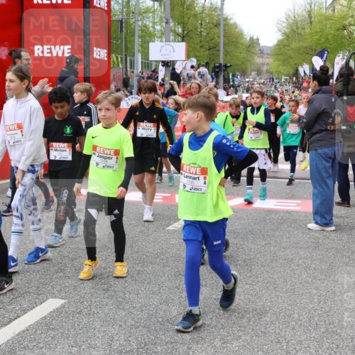 25.04.2026 - Das Zehntel Strokosch-Dieckow http://msf.ph/oto/9579755 25.04.2026 08:53:27 Ziel 1135, 1148, 1267, 1275, 1319, 1398, 1632, 1684, 1687, 1712, 1718, 1836, 2029, 2155, 2327, 2343, 2395, 2409, 2644, 2876, 2880, 3198, 3419, 3708, 3711, 1135, 1148, 1267, 1275, 1319, 1398, 1632, 1684, 1687, 1712, 1718, 1836, 2029, 2155, 2327, 2343, 2395, 2409, 2644, 2876, 2880, 3198, 3419, 3708, 3711 meine-sportfotos.de