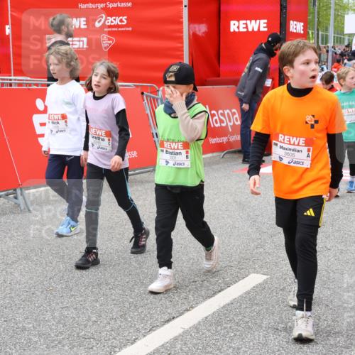 25.04.2026 - Das Zehntel Strokosch-Dieckow http://msf.ph/oto/9579766 25.04.2026 08:53:40 Ziel 1122, 1145, 1387, 2242, 2248, 2418, 2450, 2679, 3037, 3154, 3159, 3301, 3424, 3468, 3519, 3605, 3624, 3625, 3762, 3822, 4032, 1122, 1145, 1387, 2242, 2248, 2418, 2450, 2679, 3037, 3154, 3159, 3301, 3424, 3468, 3519, 3605, 3624, 3625, 3762, 3822, 4032 meine-sportfotos.de