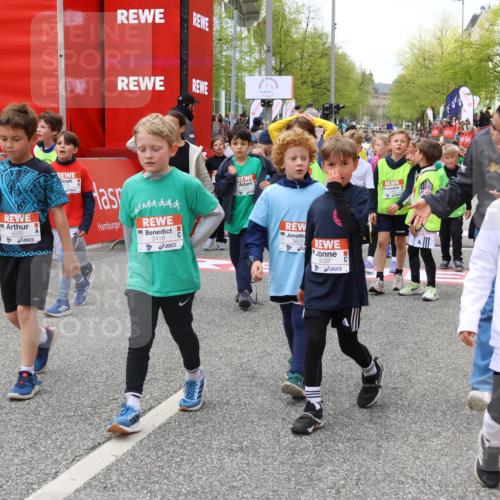 25.04.2026 - Das Zehntel Strokosch-Dieckow http://msf.ph/oto/9579788 25.04.2026 08:53:44 Ziel 1020, 1024, 1028, 1103, 1122, 1145, 1183, 1190, 1387, 1947, 2242, 2278, 2284, 2434, 2450, 2525, 2679, 2794, 2987, 3154, 3159, 3203, 3424, 3624, 3625, 3762, 3822, 4032, 1020, 1024, 1028, 1103, 1122, 1145, 1183, 1190, 1387, 1947, 2242, 2278, 2284, 2434, 2450, 2525, 2679, 2794, 2987, 3154, 3159, 3203, 3424, 3624, 3625, 3762, 3822, 4032 meine-sportfotos.de