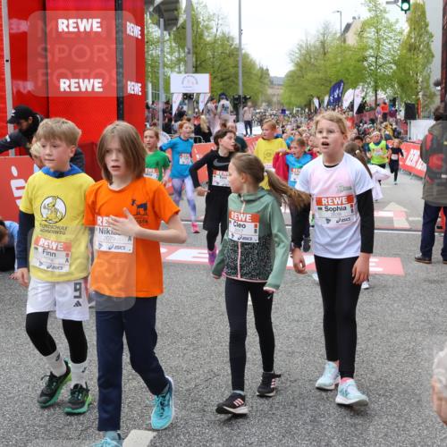 25.04.2026 - Das Zehntel Strokosch-Dieckow http://msf.ph/oto/9579849 25.04.2026 08:54:31 Ziel 1574, 1700, 1766, 1881, 2011, 2017, 2025, 2055, 2064, 2079, 2118, 2156, 2404, 2411, 2824, 3183, 3243, 3433, 3562, 3845, 1574, 1700, 1766, 1881, 2011, 2017, 2025, 2055, 2064, 2079, 2118, 2156, 2404, 2411, 2824, 3183, 3243, 3433, 3562, 3845 meine-sportfotos.de