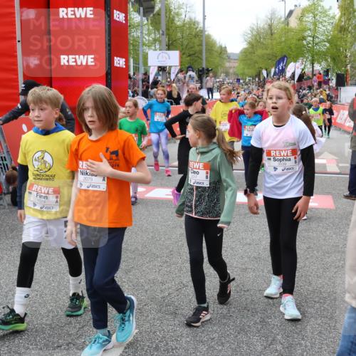 25.04.2026 - Das Zehntel Strokosch-Dieckow http://msf.ph/oto/9579853 25.04.2026 08:54:31 Ziel 1574, 1700, 1766, 1881, 2011, 2017, 2025, 2055, 2064, 2079, 2118, 2156, 2404, 2411, 2824, 3183, 3243, 3433, 3562, 3845, 1574, 1700, 1766, 1881, 2011, 2017, 2025, 2055, 2064, 2079, 2118, 2156, 2404, 2411, 2824, 3183, 3243, 3433, 3562, 3845 meine-sportfotos.de