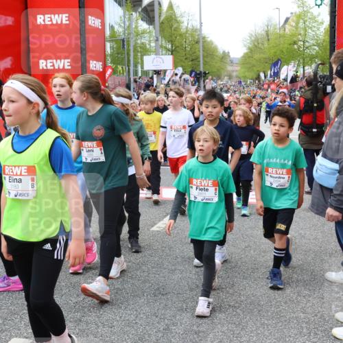25.04.2026 - Das Zehntel Strokosch-Dieckow http://msf.ph/oto/9579855 25.04.2026 08:54:38 Ziel 1049, 1323, 1768, 1773, 1881, 2004, 2011, 2016, 2019, 2031, 2051, 2055, 2064, 2067, 2404, 2411, 2481, 2768, 2912, 2954, 3015, 3183, 3433, 3578, 3632, 3677, 3834, 3836, 3845, 3852, 1049, 1323, 1768, 1773, 1881, 2004, 2011, 2016, 2019, 2031, 2051, 2055, 2064, 2067, 2404, 2411, 2481, 2768, 2912, 2954, 3015, 3183, 3433, 3578, 3632, 3677, 3834, 3836, 3845, 3852 meine-sportfotos.de