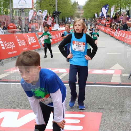 25.04.2026 - Das Zehntel Strokosch-Dieckow http://msf.ph/oto/9579858 25.04.2026 10:50:10 Ziel 5734, 5762, 6041, 6045, 6069, 6423, 6711, 6732, 6964, 7529, 7882, 7941, 5734, 5762, 6041, 6045, 6069, 6423, 6711, 6732, 6964, 7529, 7882, 7941 meine-sportfotos.de