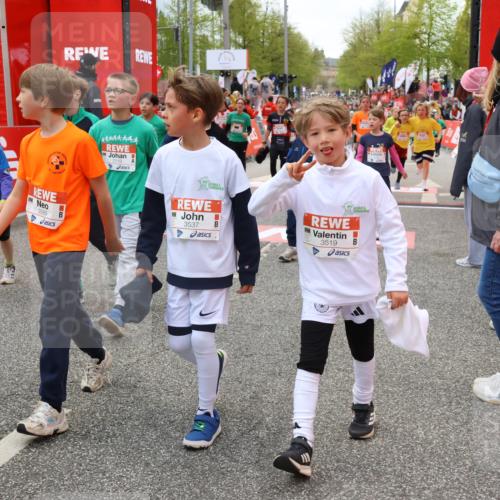 25.04.2026 - Das Zehntel Strokosch-Dieckow http://msf.ph/oto/9579916 25.04.2026 08:55:09 Ziel 1104, 1263, 1431, 1438, 1787, 1872, 1997, 2506, 2519, 2520, 2776, 2791, 2814, 2978, 3537, 3589, 3594, 3595, 3614, 3630, 3973, 4003, 1104, 1263, 1431, 1438, 1787, 1872, 1997, 2506, 2519, 2520, 2776, 2791, 2814, 2978, 3537, 3589, 3594, 3595, 3614, 3630, 3973, 4003 meine-sportfotos.de