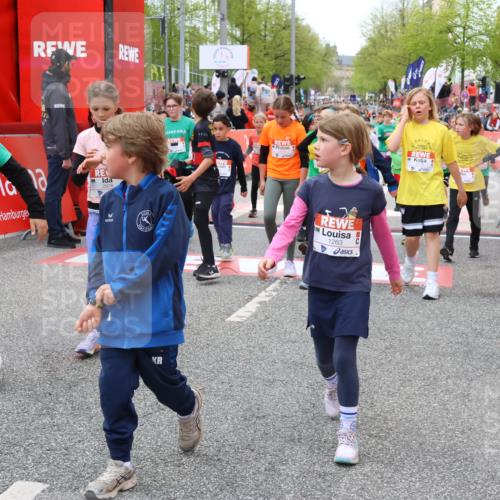 25.04.2026 - Das Zehntel Strokosch-Dieckow http://msf.ph/oto/9579926 25.04.2026 08:55:13 Ziel 1104, 1263, 1301, 1374, 1539, 1676, 1697, 1787, 2408, 2505, 2520, 2568, 2776, 2791, 2814, 2978, 3131, 3267, 3502, 3594, 3614, 3630, 3959, 3984, 1104, 1263, 1301, 1374, 1539, 1676, 1697, 1787, 2408, 2505, 2520, 2568, 2776, 2791, 2814, 2978, 3131, 3267, 3502, 3594, 3614, 3630, 3959, 3984 meine-sportfotos.de