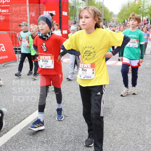 25.04.2026 - Das Zehntel Strokosch-Dieckow http://msf.ph/oto/9579958 25.04.2026 08:55:20 Ziel 1201, 1301, 1436, 1506, 1644, 1760, 1922, 1985, 2045, 2049, 2072, 2249, 2264, 2298, 2475, 2505, 2738, 2764, 2859, 2977, 3131, 3146, 3267, 3532, 3592, 3759, 3853, 3916, 3986, 1201, 1301, 1436, 1506, 1644, 1760, 1922, 1985, 2045, 2049, 2072, 2249, 2264, 2298, 2475, 2505, 2738, 2764, 2859, 2977, 3131, 3146, 3267, 3532, 3592, 3759, 3853, 3916, 3986 meine-sportfotos.de