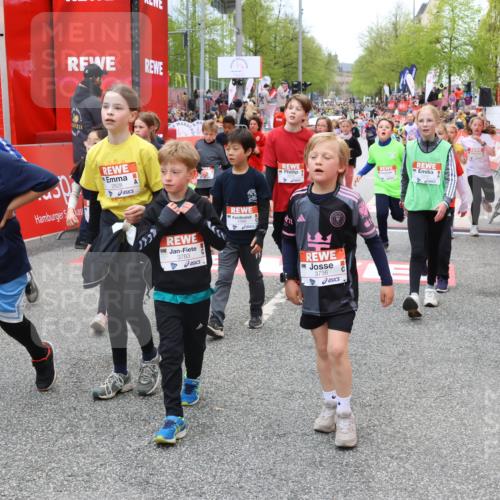 25.04.2026 - Das Zehntel Strokosch-Dieckow http://msf.ph/oto/9580048 25.04.2026 08:55:59 Ziel 1038, 1045, 1090, 1266, 1297, 1306, 1340, 1517, 1550, 1642, 1834, 1867, 2039, 2047, 2619, 2633, 2828, 3120, 3126, 3340, 3358, 3379, 3936, 1038, 1045, 1090, 1266, 1297, 1306, 1340, 1517, 1550, 1642, 1834, 1867, 2039, 2047, 2619, 2633, 2828, 3120, 3126, 3340, 3358, 3379, 3936 meine-sportfotos.de