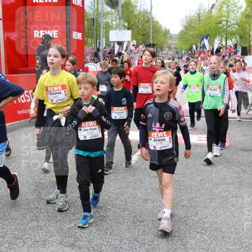 25.04.2026 - Das Zehntel Strokosch-Dieckow http://msf.ph/oto/9580050 25.04.2026 08:55:59 Ziel 1038, 1045, 1090, 1266, 1297, 1306, 1340, 1517, 1550, 1642, 1834, 1867, 2039, 2047, 2619, 2633, 2828, 3120, 3126, 3340, 3358, 3379, 3936, 1038, 1045, 1090, 1266, 1297, 1306, 1340, 1517, 1550, 1642, 1834, 1867, 2039, 2047, 2619, 2633, 2828, 3120, 3126, 3340, 3358, 3379, 3936 meine-sportfotos.de