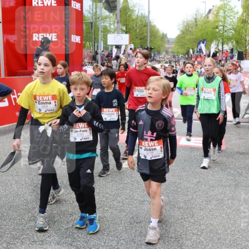 25.04.2026 - Das Zehntel Strokosch-Dieckow http://msf.ph/oto/9580056 25.04.2026 08:55:59 Ziel 1038, 1045, 1090, 1266, 1297, 1306, 1340, 1517, 1550, 1642, 1834, 1867, 2039, 2047, 2619, 2633, 2828, 3120, 3126, 3340, 3358, 3379, 3936, 1038, 1045, 1090, 1266, 1297, 1306, 1340, 1517, 1550, 1642, 1834, 1867, 2039, 2047, 2619, 2633, 2828, 3120, 3126, 3340, 3358, 3379, 3936 meine-sportfotos.de