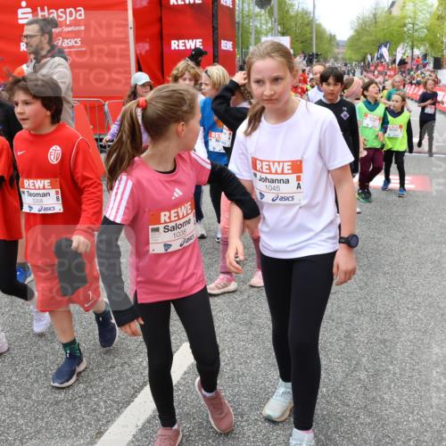 25.04.2026 - Das Zehntel Strokosch-Dieckow http://msf.ph/oto/9580093 25.04.2026 08:56:06 Ziel 1380, 1646, 1818, 2009, 2010, 2039, 2439, 2584, 2650, 2718, 3062, 3091, 3145, 3313, 3358, 3636, 3668, 3678, 3721, 3964, 4014, 1380, 1646, 1818, 2009, 2010, 2039, 2439, 2584, 2650, 2718, 3062, 3091, 3145, 3313, 3358, 3636, 3668, 3678, 3721, 3964, 4014 meine-sportfotos.de