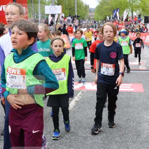 25.04.2026 - Das Zehntel Strokosch-Dieckow http://msf.ph/oto/9580112 25.04.2026 08:56:11 Ziel 1070, 1160, 1304, 1380, 1381, 1657, 1818, 2439, 2584, 2650, 2711, 2793, 3062, 3091, 3128, 3516, 3668, 3678, 3721, 3814, 3893, 3964, 1070, 1160, 1304, 1380, 1381, 1657, 1818, 2439, 2584, 2650, 2711, 2793, 3062, 3091, 3128, 3516, 3668, 3678, 3721, 3814, 3893, 3964 meine-sportfotos.de