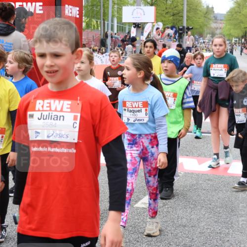 25.04.2026 - Das Zehntel Strokosch-Dieckow http://msf.ph/oto/9580134 25.04.2026 08:56:16 Ziel 1070, 1160, 1304, 1381, 1424, 1565, 1614, 1657, 1975, 2056, 2387, 2398, 2682, 2769, 2793, 3105, 3516, 3757, 3814, 3893, 4006, 1070, 1160, 1304, 1381, 1424, 1565, 1614, 1657, 1975, 2056, 2387, 2398, 2682, 2769, 2793, 3105, 3516, 3757, 3814, 3893, 4006 meine-sportfotos.de