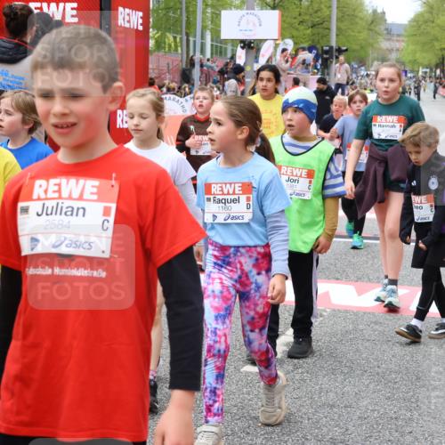 25.04.2026 - Das Zehntel Strokosch-Dieckow http://msf.ph/oto/9580143 25.04.2026 08:56:16 Ziel 1070, 1160, 1304, 1381, 1424, 1565, 1614, 1657, 1975, 2056, 2387, 2398, 2682, 2769, 2793, 3105, 3516, 3757, 3814, 3893, 4006, 1070, 1160, 1304, 1381, 1424, 1565, 1614, 1657, 1975, 2056, 2387, 2398, 2682, 2769, 2793, 3105, 3516, 3757, 3814, 3893, 4006 meine-sportfotos.de
