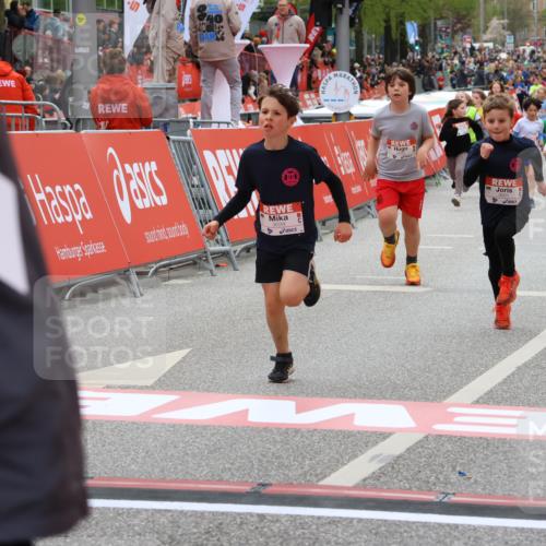 25.04.2026 - Das Zehntel Strokosch-Dieckow http://msf.ph/oto/9580285 25.04.2026 08:58:31 Ziel 1455, 1754, 1938, 1951, 1961, 2185, 2288, 2289, 2416, 2423, 2428, 2566, 2853, 3160, 3795, 3846, 4029, 1455, 1754, 1938, 1951, 1961, 2185, 2288, 2289, 2416, 2423, 2428, 2566, 2853, 3160, 3795, 3846, 4029 meine-sportfotos.de