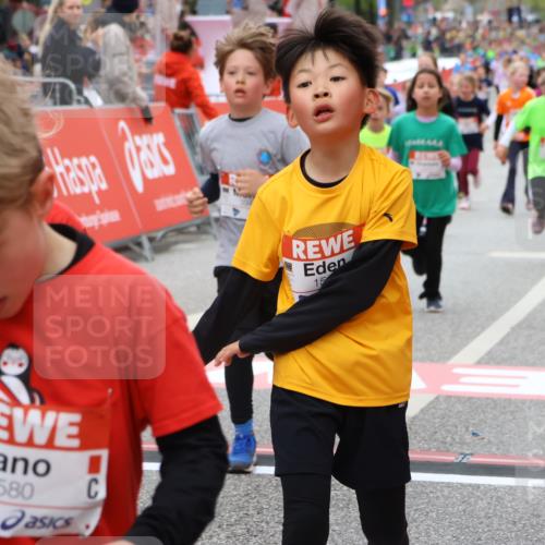 25.04.2026 - Das Zehntel Strokosch-Dieckow http://msf.ph/oto/9580476 25.04.2026 08:58:53 Ziel 1159, 1518, 1520, 1522, 1543, 1552, 1656, 2373, 2471, 2561, 2580, 2655, 2685, 2947, 2974, 3281, 3297, 3710, 3712, 3894, 3911, 1159, 1518, 1520, 1522, 1543, 1552, 1656, 2373, 2471, 2561, 2580, 2655, 2685, 2947, 2974, 3281, 3297, 3710, 3712, 3894, 3911 meine-sportfotos.de