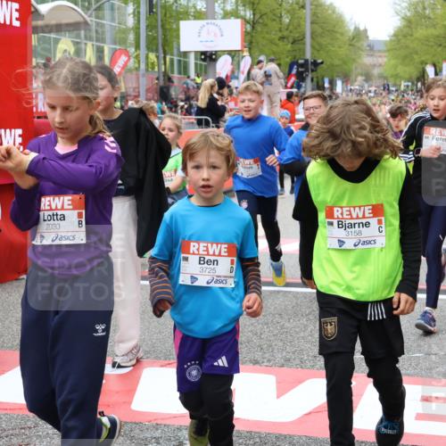 25.04.2026 - Das Zehntel Strokosch-Dieckow http://msf.ph/oto/9580737 25.04.2026 08:59:13 Ziel 1144, 1402, 1892, 1894, 1994, 2030, 2035, 2147, 2150, 2331, 2426, 2976, 3158, 3200, 3257, 3278, 3455, 3479, 3725, 3955, 1144, 1402, 1892, 1894, 1994, 2030, 2035, 2147, 2150, 2331, 2426, 2976, 3158, 3200, 3257, 3278, 3455, 3479, 3725, 3955 meine-sportfotos.de