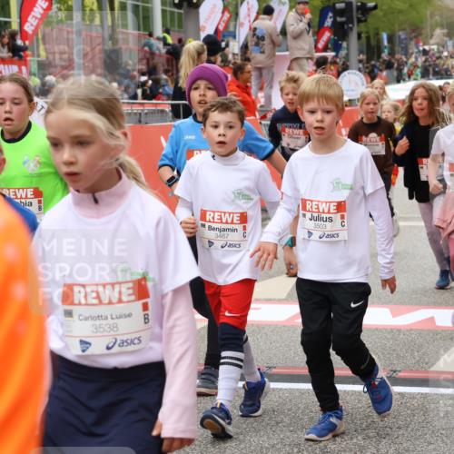 25.04.2026 - Das Zehntel Strokosch-Dieckow http://msf.ph/oto/9580762 25.04.2026 08:59:19 Ziel 1046, 1276, 1512, 1619, 1672, 1755, 1756, 1839, 1964, 1994, 2147, 2150, 2838, 2854, 2866, 2867, 3257, 3326, 3455, 3467, 3503, 3528, 3538, 3702, 3943, 3955, 3965, 1046, 1276, 1512, 1619, 1672, 1755, 1756, 1839, 1964, 1994, 2147, 2150, 2838, 2854, 2866, 2867, 3257, 3326, 3455, 3467, 3503, 3528, 3538, 3943, 3955 meine-sportfotos.de
