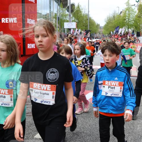 25.04.2026 - Das Zehntel Strokosch-Dieckow http://msf.ph/oto/9580872 25.04.2026 08:59:30 Ziel 1162, 1165, 1404, 1600, 1601, 1605, 1626, 1630, 1670, 1966, 2007, 2014, 2027, 2033, 2093, 2330, 2337, 2385, 2410, 2553, 2714, 2856, 2863, 2885, 2887, 2927, 3143, 3157, 3361, 3486, 3507, 3518, 3565, 3752, 3900, 3918, 3928, 1162, 1165, 1404, 1600, 1601, 1605, 1626, 1630, 1670, 1966, 2007, 2014, 2027, 2033, 2093, 2330, 2337, 2385, 2410, 2553, 2714, 2856, 2863, 2885, 2887, 2927, 3143, 3157, 3361, 3486, 3507, 3518, 3565 meine-sportfotos.de
