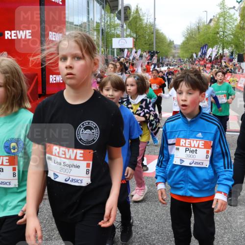 25.04.2026 - Das Zehntel Strokosch-Dieckow http://msf.ph/oto/9580876 25.04.2026 08:59:30 Ziel 1162, 1165, 1404, 1600, 1601, 1605, 1626, 1630, 1670, 1966, 2007, 2014, 2027, 2033, 2093, 2330, 2337, 2385, 2410, 2553, 2714, 2856, 2863, 2885, 2887, 2927, 3143, 3157, 3361, 3486, 3507, 3518, 3565, 3752, 3900, 3918, 3928, 1162, 1165, 1404, 1600, 1601, 1605, 1626, 1630, 1670, 1966, 2007, 2014, 2027, 2033, 2093, 2330, 2337, 2385, 2410, 2553, 2714, 2856, 2863, 2885, 2887, 2927, 3143, 3157, 3361, 3486, 3507, 3518, 3565 meine-sportfotos.de