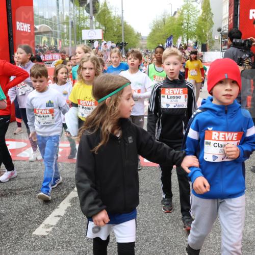 25.04.2026 - Das Zehntel Strokosch-Dieckow http://msf.ph/oto/9581153 25.04.2026 08:59:55 Ziel 1071, 1251, 1361, 1377, 1487, 1547, 1549, 1660, 1829, 1908, 1995, 2041, 2347, 2433, 2445, 2467, 2509, 2511, 2539, 2721, 2744, 2750, 2792, 2952, 2961, 3174, 3208, 3404, 3418, 3427, 3492, 3679, 3717, 3748, 3768, 3897, 1071, 1251, 1361, 1377, 1487, 1547, 1549, 1660, 1829, 1908, 1995, 2041, 2347, 2433, 2445, 2467, 2509, 2511, 2539, 2721, 2744, 2750, 2792, 2952, 2961, 3174, 3208, 3404, 3418, 3427, 3492, 3679, 3717, 3748, 3768, 3897 meine-sportfotos.de